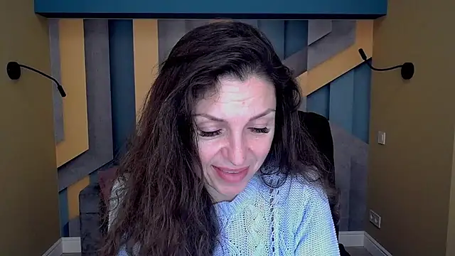 Snapshot of EllaLong chatting on October 17, 2025, 11:35 am EllaLong online show from October 17, 2025, 11:35 am