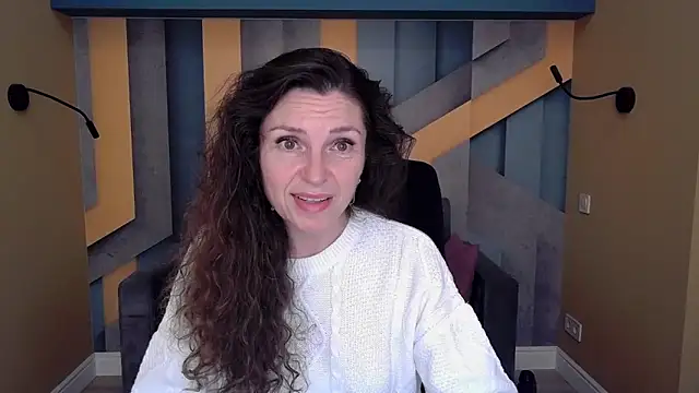 Snapshot of EllaLong chatting on October 18, 2025, 11:33 am EllaLong online show from October 18, 2025, 11:33 am
