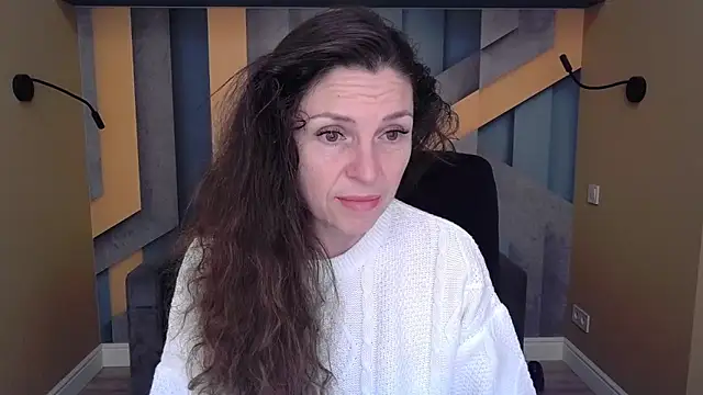 Snapshot of EllaLong chatting on October 19, 2025, 11:33 am EllaLong online show from October 19, 2025, 11:33 am