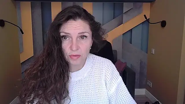 Snapshot of EllaLong chatting on October 21, 2025, 11:33 am EllaLong online show from October 21, 2025, 11:33 am