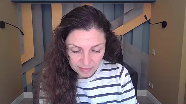 EllaLong online show from November 5, 2025, 12:27 pm