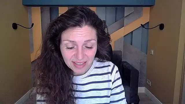 EllaLong online show from April 4, 2026, 11:29 am