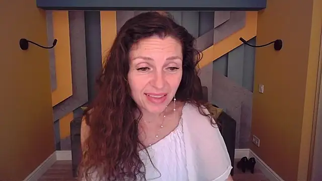 EllaLong online show from June 3, 2026, 2:33 pm