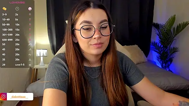 dakottaa  online show from September 22, 2025, 11:07 pm