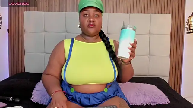 Snapshot of Saravy_Blandon chatting on October 16, 2025, 11:00 am Saravy Blandon online show from October 16, 2025, 11:00 am