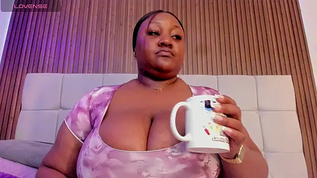 Snapshot of Saravy_Blandon chatting on December 18, 2025, 10:32 am Saravy Blandon online show from December 18, 2025, 10:32 am