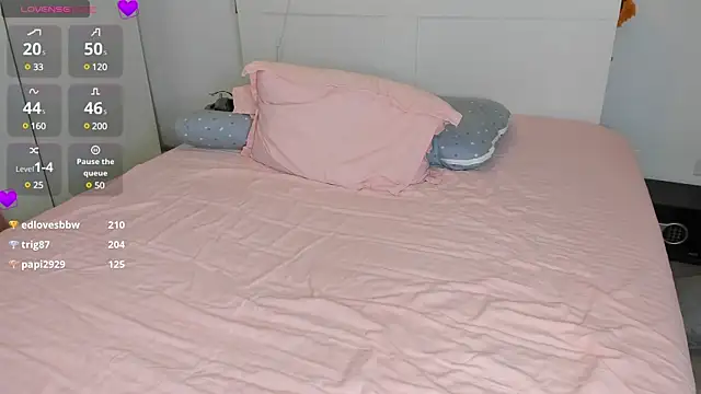 xonicxo online show from December 9, 2024, 3:22 pm