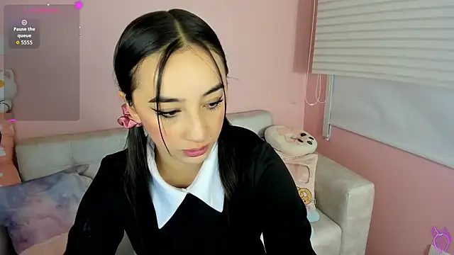 tinysara online show from February 8, 2026, 4:10 pm