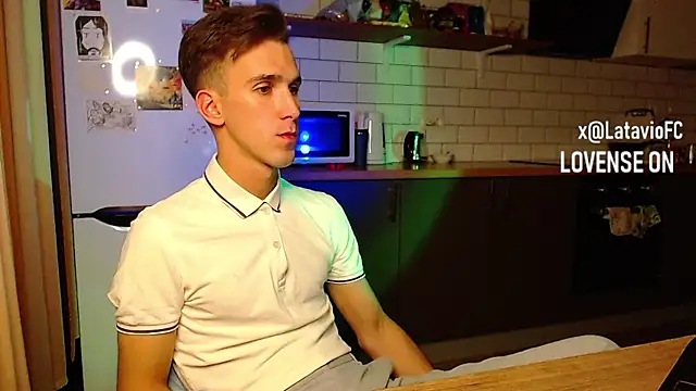 Snapshot of Midnighter_ chatting on September 18, 2025, 1:51 am Midnighter  online show from September 18, 2025, 1:51 am