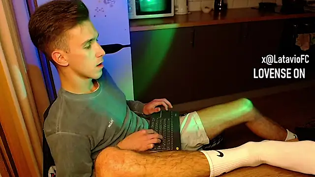 Snapshot of Midnighter_ chatting on September 24, 2025, 1:53 am Midnighter  online show from September 24, 2025, 1:53 am