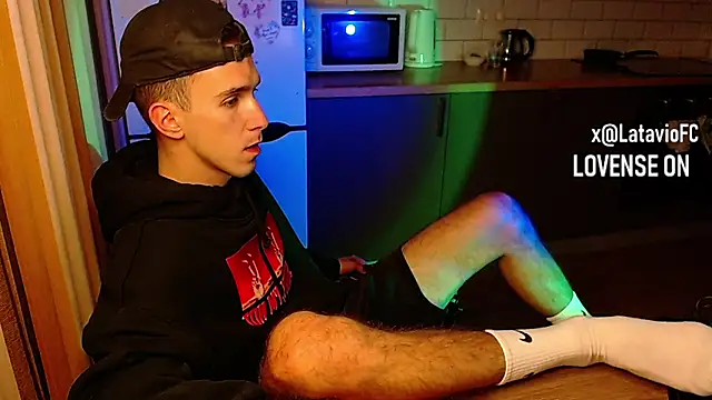 Snapshot of Midnighter_ chatting on September 25, 2025, 12:14 am Midnighter  online show from September 25, 2025, 12:14 am