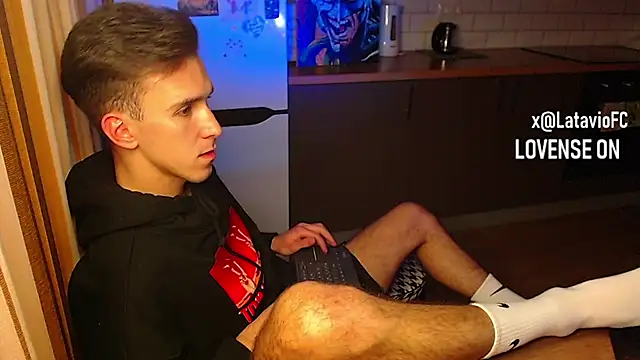 Snapshot of Midnighter_ chatting on October 29, 2025, 1:19 am Midnighter  online show from October 29, 2025, 1:19 am