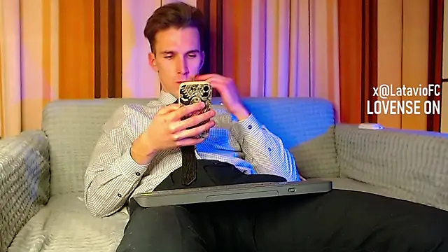 Midnighter  online show from November 14, 2025, 3:22 pm