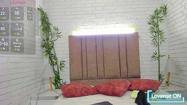 charlottewhitte online show from January 31, 2025, 1:34 pm