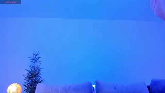 charlottewhitte online show from February 3, 2025, 11:09 am