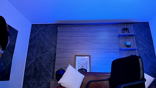 charlottewhitte online show from October 3, 2025, 12:24 pm