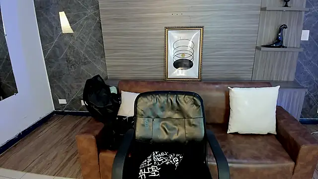 charlottewhitte online show from October 15, 2025, 11:21 am