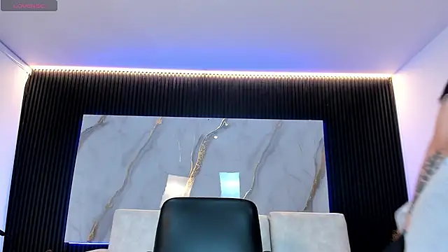 charlottewhitte online show from October 22, 2025, 11:43 am