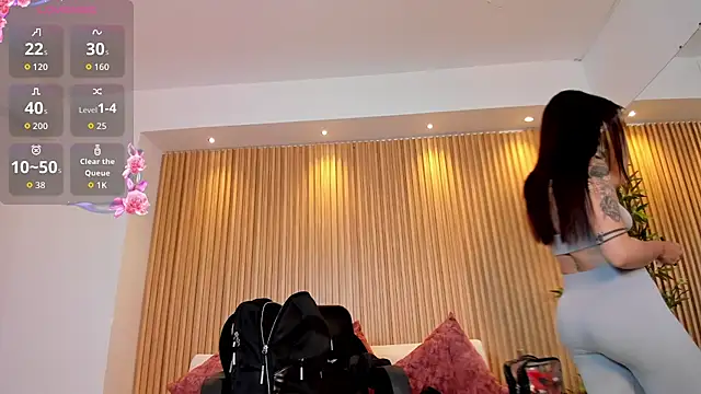 charlottewhitte online show from February 12, 2026, 11:16 am