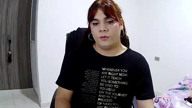 Snapshot of Violetacam_05 chatting on October 31, 2025, 8:59 am Violetacam 05 online show from October 31, 2025, 8:59 am