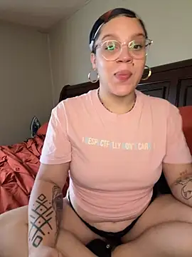 QueenNuttCollector online show from September 10, 2025, 4:07 pm