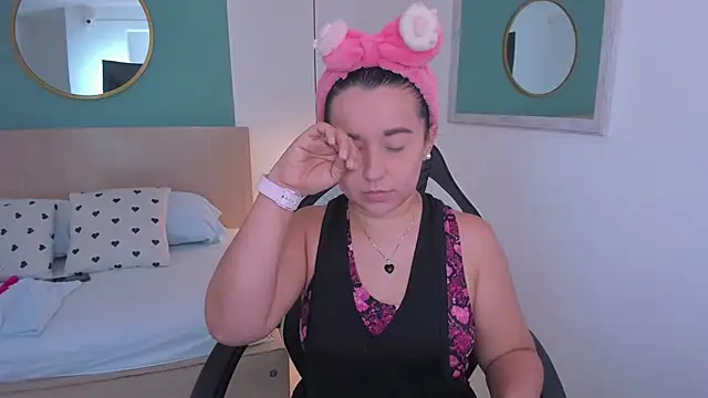 izaro22 online show from March 22, 2025, 12:14 pm