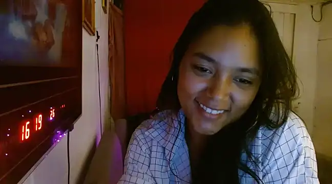 Snapshot of Chiara_petterson chatting on December 5, 2024, 7:05 am Chiara petterson online show from December 5, 2024, 7:05 am