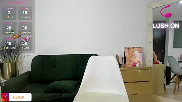 HOTBLACKANDWHITE2 online show from January 30, 2025, 9:58 pm