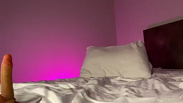 Pi-x-ie online show from April 7, 2026, 7:25 pm