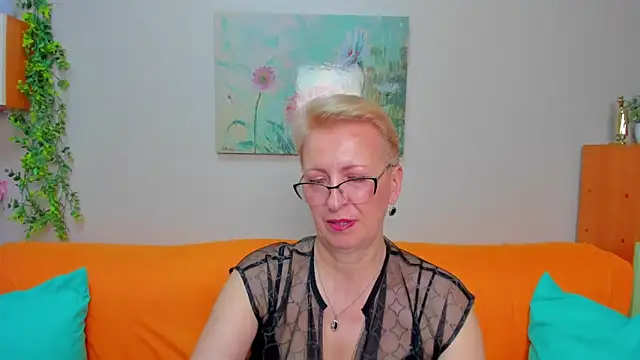 iamyourdream89 online show from May 19, 2026, 10:43 am