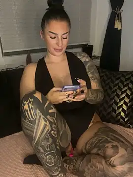 Mia-Bremer online show from January 5, 2025, 7:39 pm