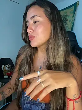 fenixgre online show from November 5, 2025, 7:36 pm