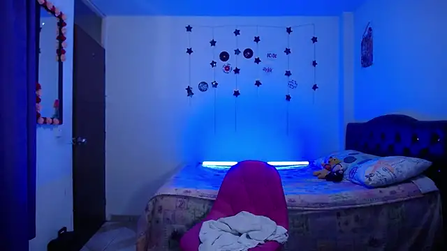 pinky violeta online show from March 4, 2025, 3:15 pm