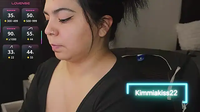 kimmiakiss22 online show from September 19, 2025, 11:49 pm