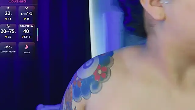 kimmiakiss22 online show from September 21, 2025, 10:33 pm