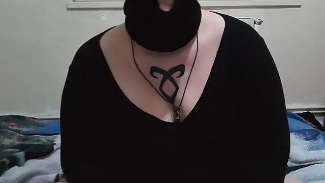 Snapshot of Lolabeluccia_xh_ chatting on November 17, 2025, 7:25 am Lolabeluccia xh online show from November 17, 2025, 7:25 am