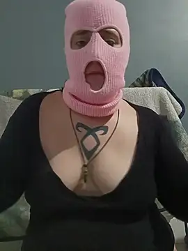 Snapshot of Lolabeluccia_xh_ chatting on December 4, 2025, 7:39 am Lolabeluccia xh online show from December 4, 2025, 7:39 am