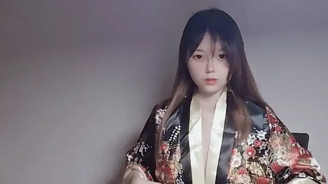 VaerySaenz online show from March 13, 2025, 2:23 pm