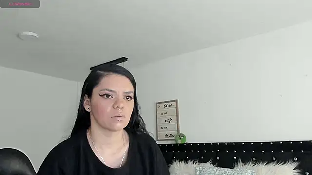 natasha logan  online show from January 26, 2025, 3:59 am