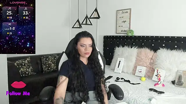 natasha logan  online show from February 25, 2025, 1:17 pm