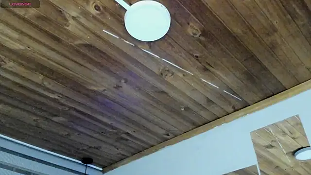 natasha logan  online show from September 21, 2025, 4:03 am