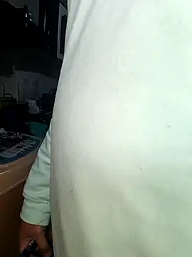 catire2323 online show from October 8, 2025, 2:47 pm