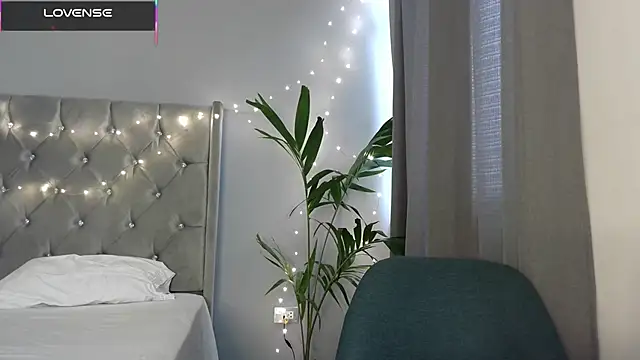 mini kunis online show from November 4, 2025, 8:52 pm