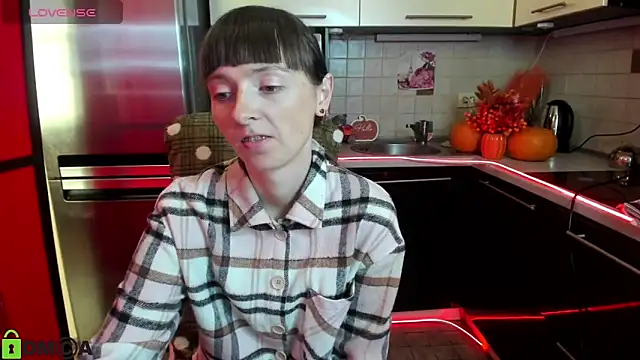 TayanaJons online show from October 1, 2025, 7:03 am