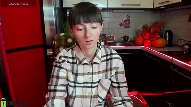 TayanaJons online show from October 6, 2025, 6:55 am