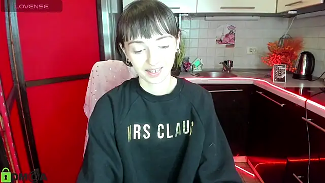 TayanaJons online show from December 5, 2025, 8:01 am