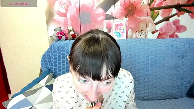 TayanaJons online show from June 4, 2026, 9:15 am