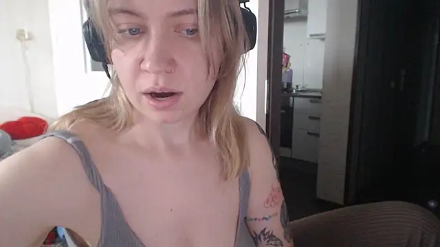 amanda kiss kiss online show from March 2, 2025, 12:43 pm