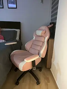 Snapshot of crystal_bunny7 chatting on December 4, 2024, 3:26 am crystal bunny7 online show from December 4, 2024, 3:26 am