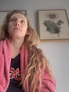 GoldenFlameGoddess online show from February 26, 2025, 5:28 pm